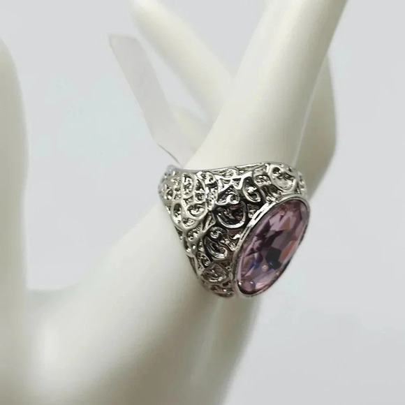 Purple Glass Rhinestone Silver Tone Filigree Swirl Dome Ring Size 8 Vintage - Picture 3 of 4